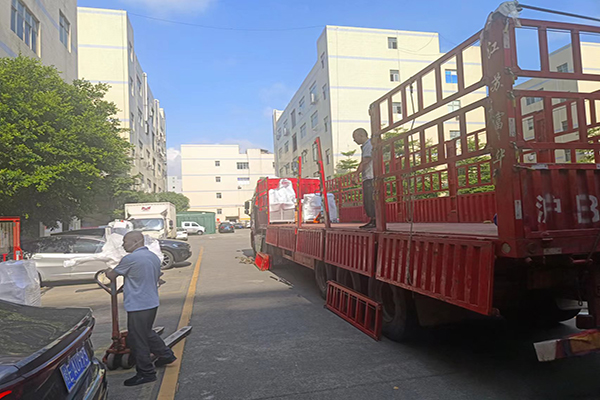  赢多多科技-美东汇成医疗自动化装备今日交付