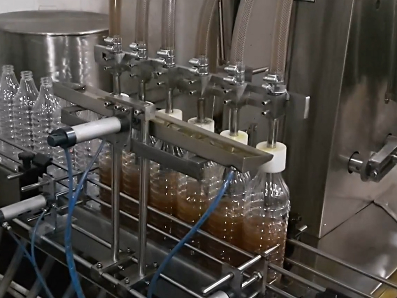自动灌装生产线提升了企业的生产效能的智能装备